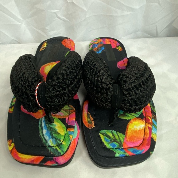 Farm Rio Cashew Crochet Puffy Flip Flop Size 6 NWOT - Picture 10 of 11